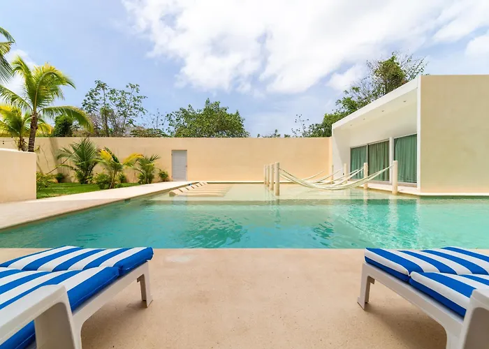 2 Bd With Balcony, Rooftop Pool, Hot Tub, Gym