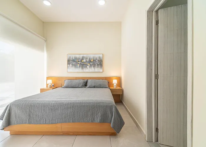2 Bd With Balcony, Rooftop Pool, Hot Tub, Gym