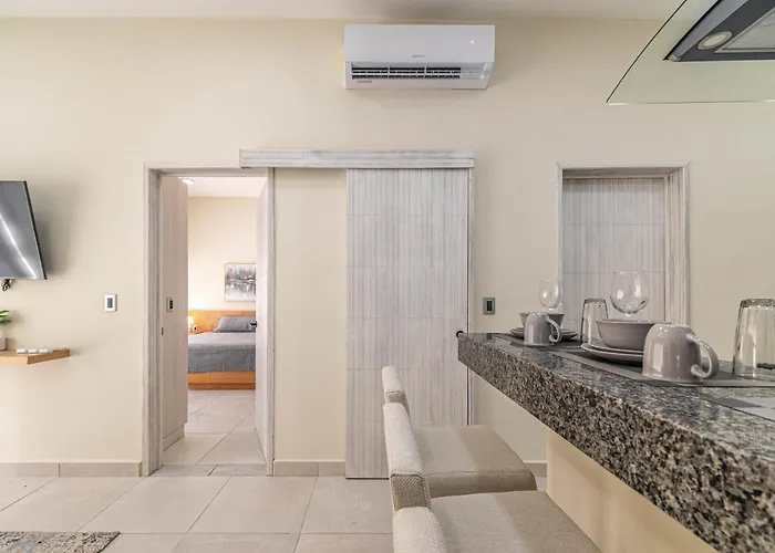 2 Bd With Balcony, Rooftop Pool, Hot Tub, Gym *