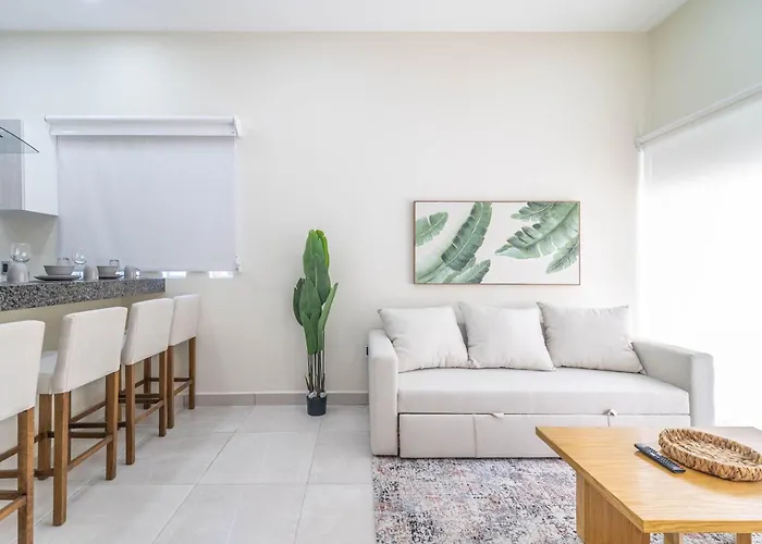 2 Bd With Balcony, Rooftop Pool, Hot Tub, Gym *