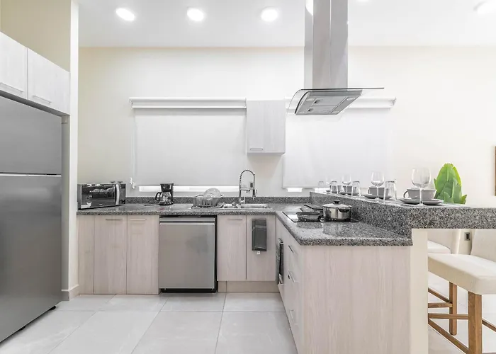 2 Bd With Balcony, Rooftop Pool, Hot Tub, Gym Сasa de vacaciones *